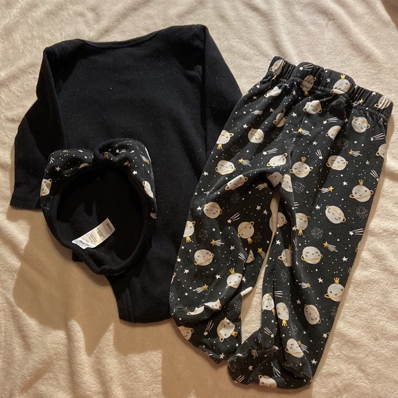 BUNDLE DISCOUNTS! 6-9 mo set space princess prince footie pants onesie bib 0-3 - Picture 7 of 7